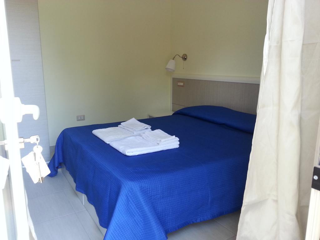 Il Girasole Formia Guesthouse Rooms מראה חיצוני תמונה