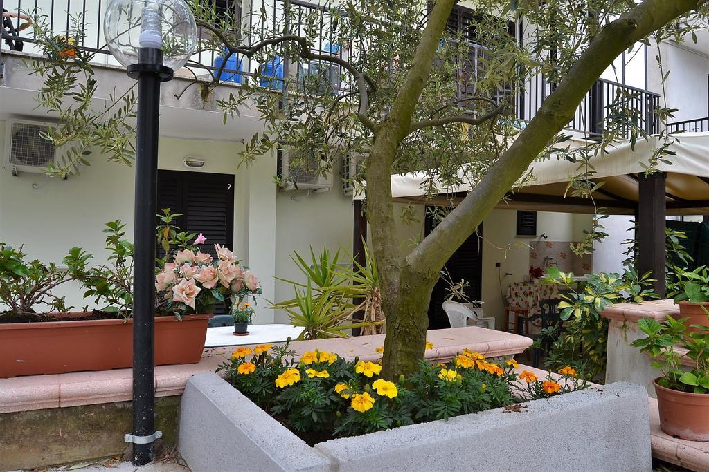 Il Girasole Formia Guesthouse Rooms מראה חיצוני תמונה